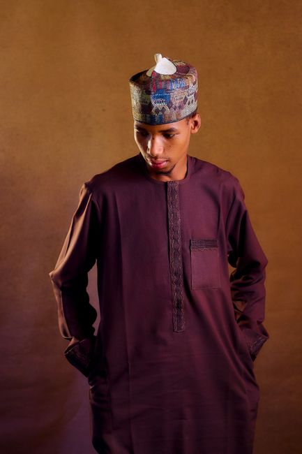 Kaos Motif Tribal Abu Hitam